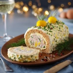 **Bûche Salée Œufs Mimosa-Thon : Une Entrée Originale et Savoureuse Cette bûche salée aux œufs mimosa et au thon est une idée originale pour un apéritif ou une entrée festive. Sa texture crémeuse et ses saveurs délicates raviront vos invités. Ingrédients pour 6 à 8 personnes : - 4 grandes tranches de pain de mie sans croûte (type Harrys ou marque U) - 3 œufs durs, cuits 10 min, écalés - 1 petite boîte de thon au naturel (140 g égoutté) - 30 ml de mayonnaise légère (≈ 2 c. à soupe - Amora ou Bénédicta) - 2 c. à soupe de ciboulette fraîche ciselée (ou surgelée) - Sel fin (facultatif) - Poivre du moulin - 1 jaune d’œuf dur râpé pour la décoration (optionnel mais très joli) Préparation : 1. Préparation de la garniture : - Dans un saladier, écrasez les œufs durs avec une fourchette. - Ajoutez le thon égoutté, la mayonnaise, la ciboulette, le sel et le poivre. Mélangez jusqu’à obtenir une préparation homogène. 2. Montage de la bûche : - Étalez une première tranche de pain de mie sur un film plastique. - Répartissez une partie de la garniture sur la tranche de pain. - Recouvrez avec une deuxième tranche de pain et étalez à nouveau de la garniture. Répétez l’opération avec les deux autres tranches. - Terminez par une tranche de pain et enveloppez la bûche dans le film plastique. Réservez au réfrigérateur pendant au moins 2 heures pour bien raffermir. 3. Finition : - Au moment de servir, retirez la bûche du film plastique et placez-la sur un plat de service. - Décorez le dessus avec le jaune d’œuf dur râpé pour une touche colorée. Temps de préparation : 20 minutes Temps de repos : 2 heures Temps total : 2 heures 20 minutes Portions : 6 à 8 personnes Cette bûche salée aux œufs mimosa et au thon est non seulement délicieuse, mais elle apportera également une belle présentation [...]** - Image #1 <@973631140374130748>