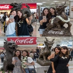 **two beautiful japanese women, holding phones in their hands and taking selfies at the airport with "coca-cola" written on them. a bronze sculpture of an ancient-style qilin animal is placed behind them, wearing dark brown hair, smiling faces, with white flowers around their necks, in a kawaii style, captured in high-definition photography. --ar 105:128 --v 7.0 --p uhaa3kn** - <@1259439584010309703> (fast, stealth)