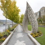 **cosmonautumnal scuptural art Seattle Washington waterfront Park art --s 250 --c 25 --iw 3 --raw --q 4 --p jh81ly1 4x7uqag --ar 99:70** - Image #4 <@1059634795207991457>